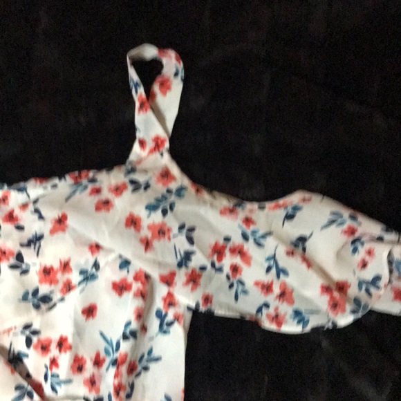 Cupcakes and cashmere romper floral cold shoulder - Picture 4 of 8